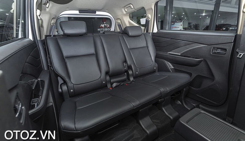 hang-ghe-thu-3-xe-mitsu-xpander-2021-otoz-vn