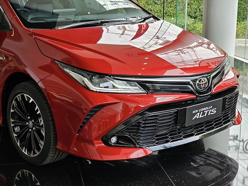 Toyota Corolla Altis 2023: Giá lăn bánh ưu đãi, Đánh giá xe & Thông số