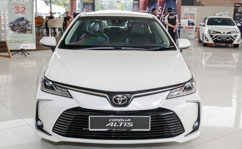 Toyota Corolla Altis 2023: Giá lăn bánh ưu đãi, Đánh giá xe & Thông số