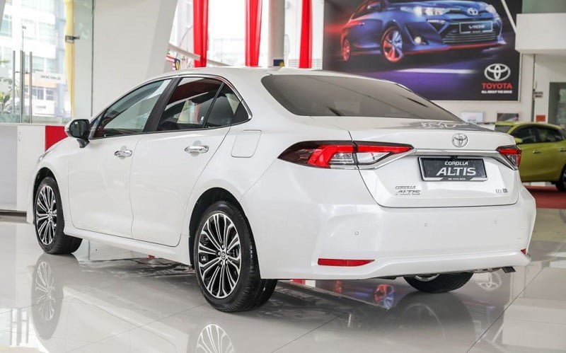 Toyota Corolla Altis 2023: Giá lăn bánh ưu đãi, Đánh giá xe & Thông số