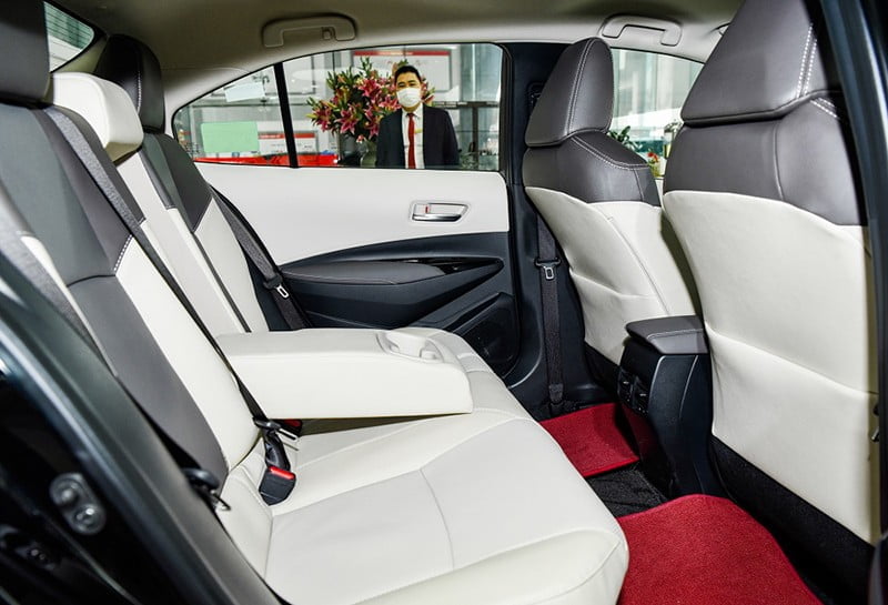 Toyota Corolla Altis 2023: Giá lăn bánh ưu đãi, Đánh giá xe & Thông số