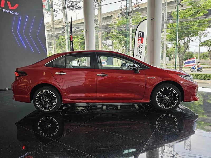 Toyota Corolla Altis 2023: Giá lăn bánh ưu đãi, Đánh giá xe & Thông số