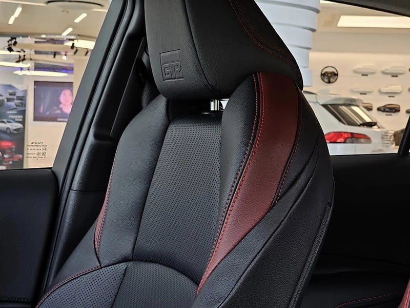 Toyota Corolla Altis 2023: Giá lăn bánh ưu đãi, Đánh giá xe & Thông số